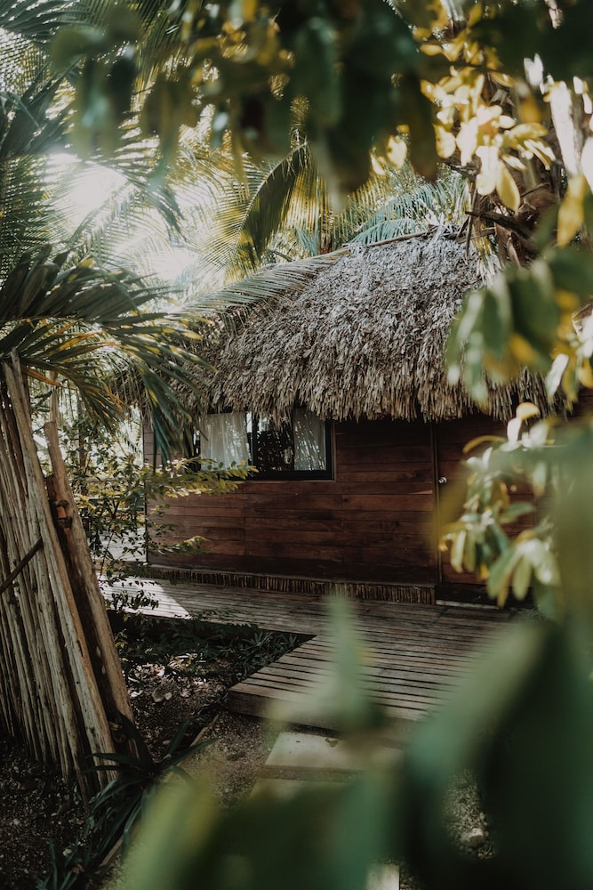 Hotel BoaBoa Bacalar - Image 1