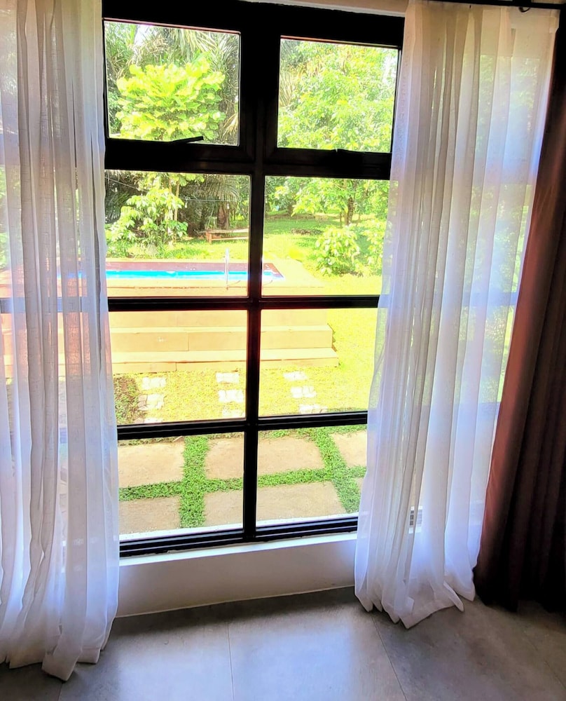 Modern Bahay Kubo Near Tagaytay - Casita Anahaw