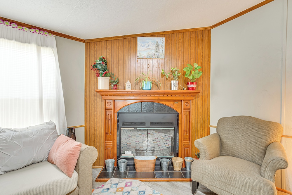 13 Mi to Okc: Edmond Home w/ Pool Access!