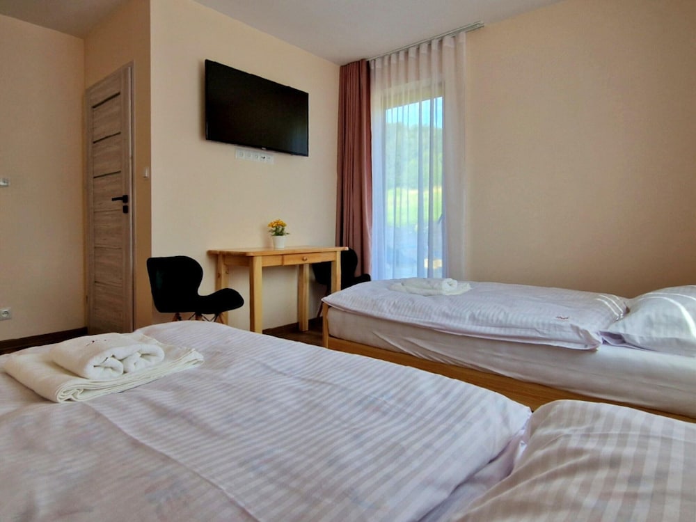 Holiday Home Wisniowa With Pool and Mountain Views