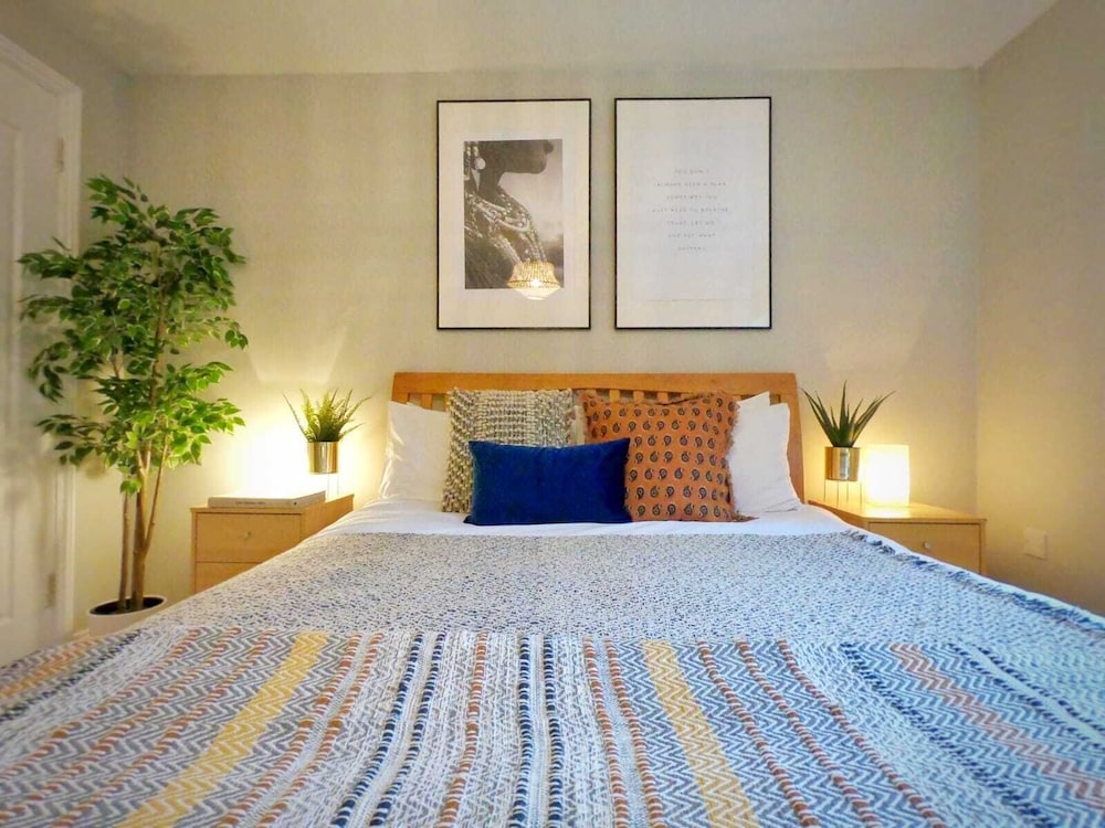 Central Spacious & Stylish Apartment view 4