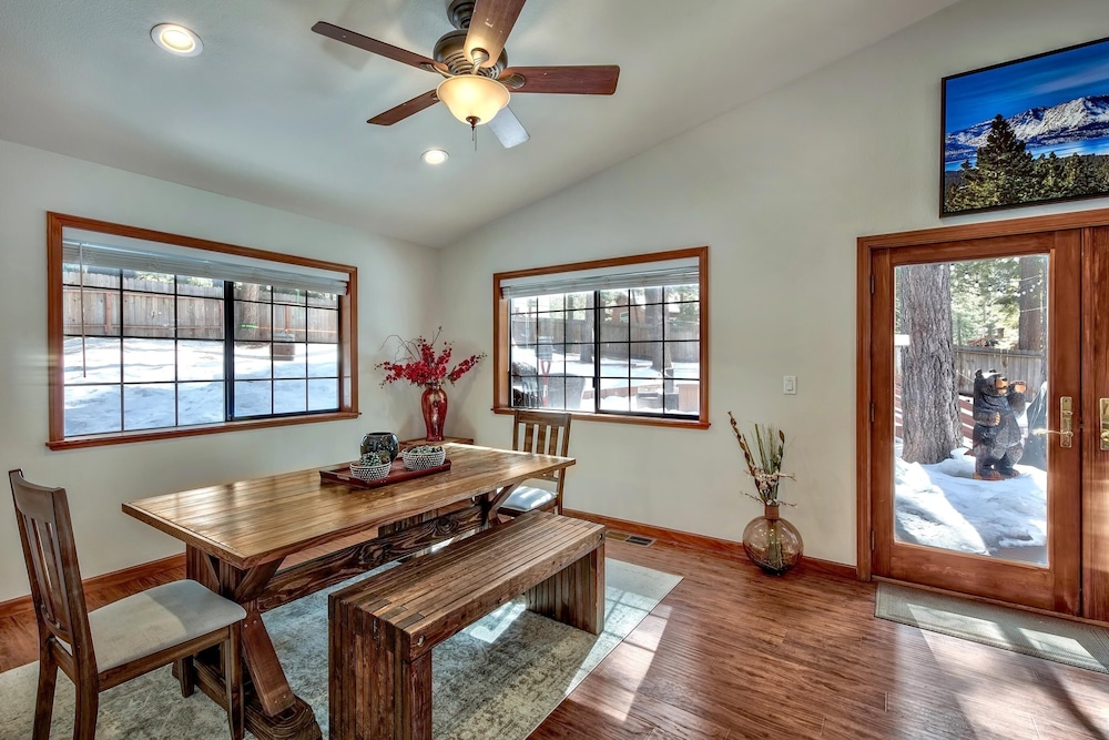 1760t Thunderbird Cabin 3 Bedroom Home
