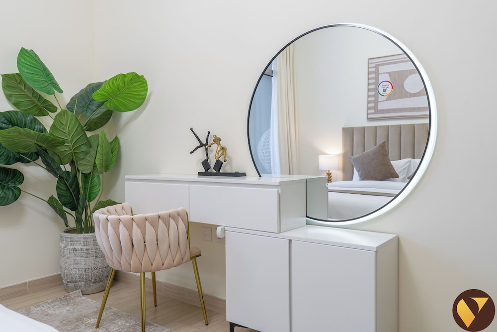 Elegant 2BR Canal View Near Dubai Mall