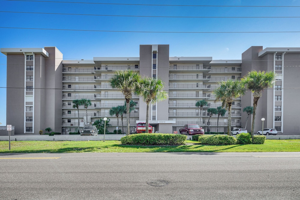 Beachfront Condo w/ Pool Access in Ponce Inlet