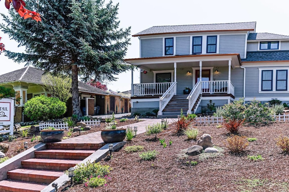 Ashland Vacations - Redtail Suites'red' Mccall Suitetesla Station - Property Image 10