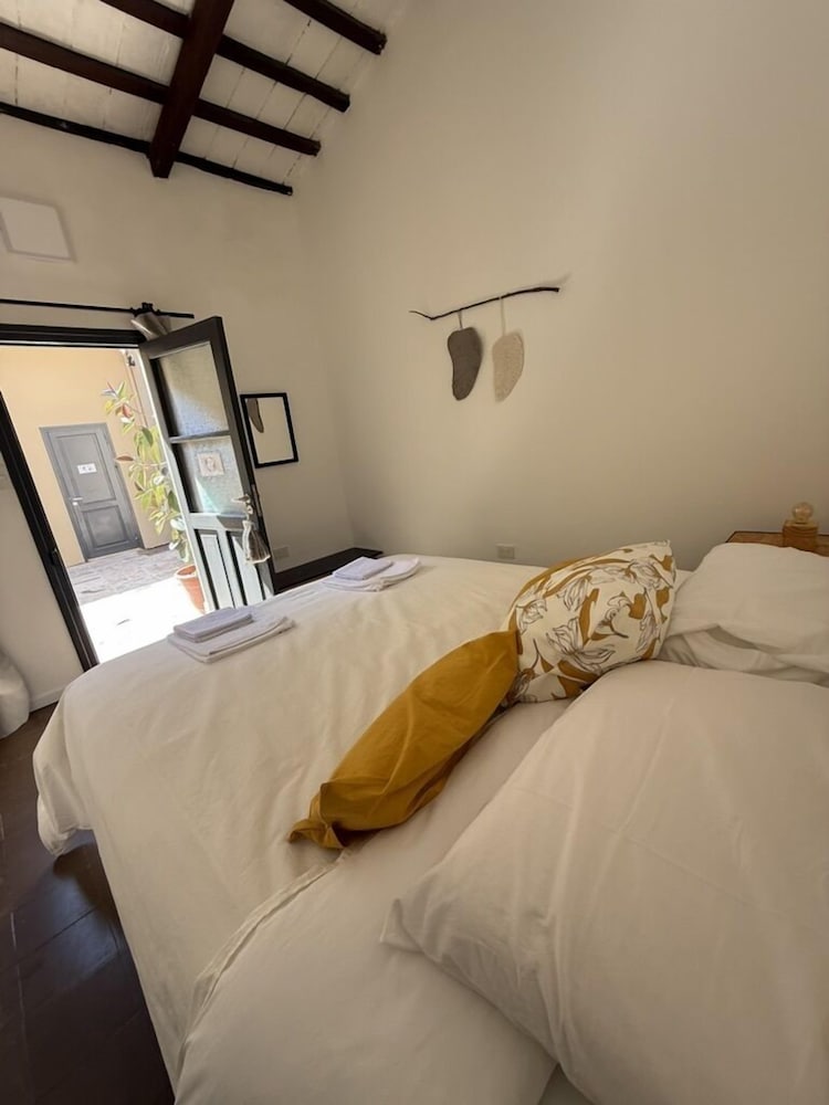 Clivias Hostel