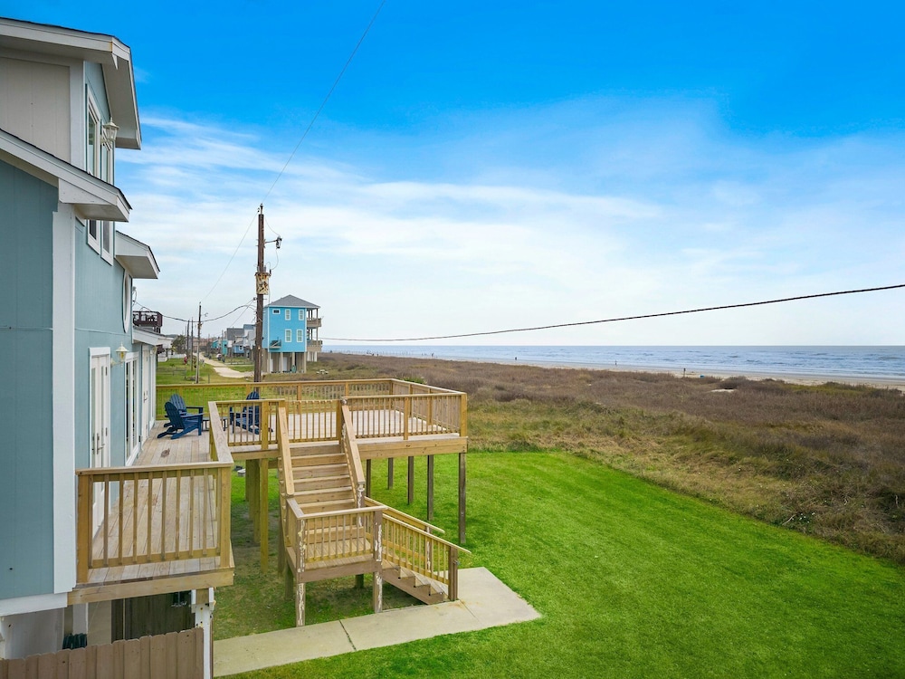 Our Infinity Pool by Ryson Vacation Rentals