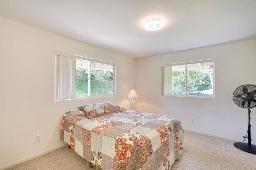 Captain Cook Home on Quiet 3 Acres w/ Fruit Trees
