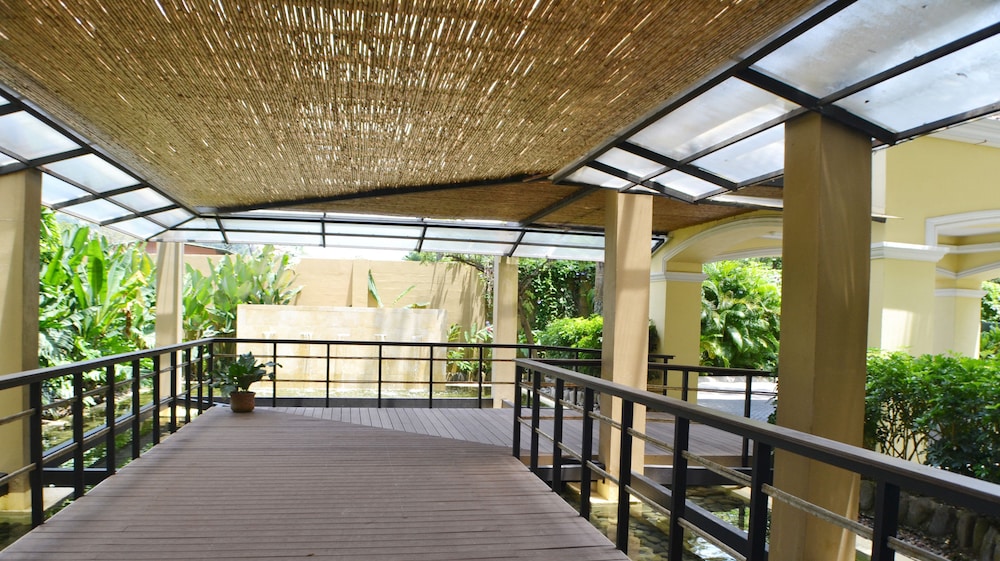 Acqua Residences