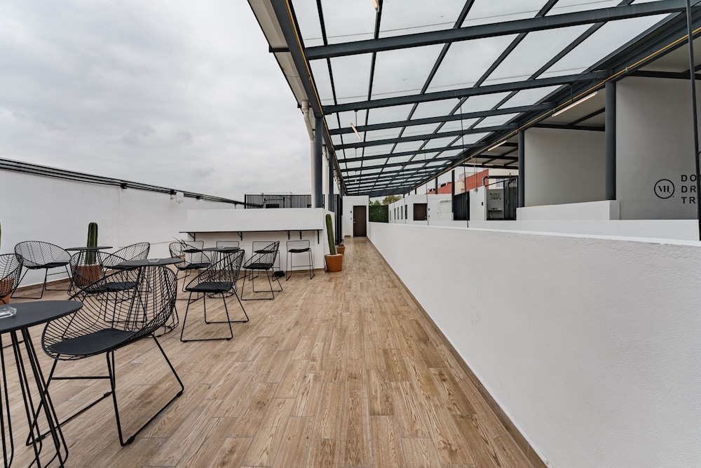 Mariano Escobedo Apartments by VH view 3