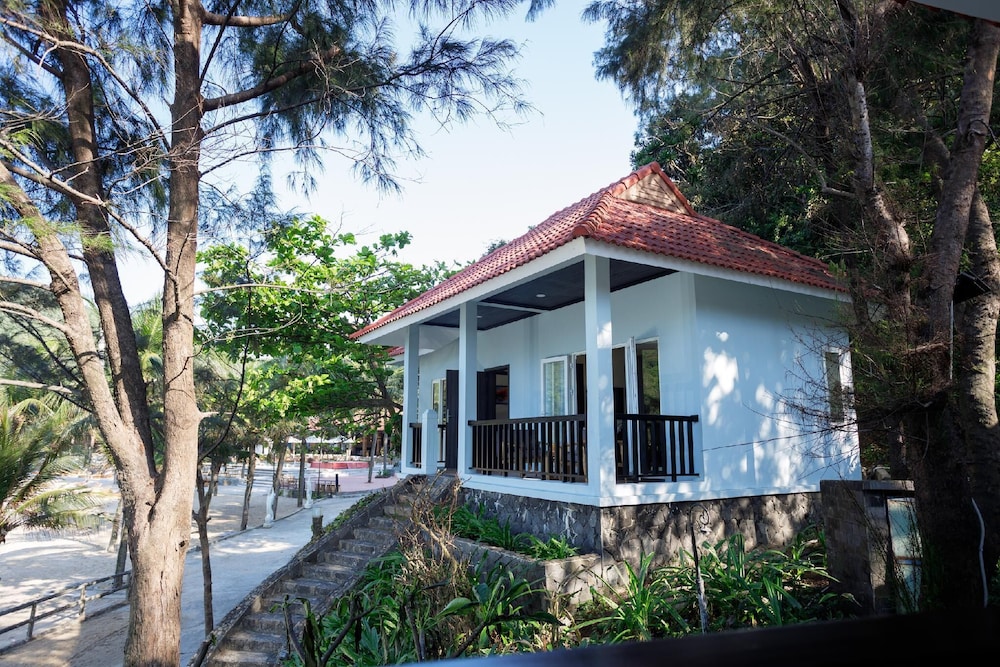 Bounce Beach Hotel & Tien Sa Resort