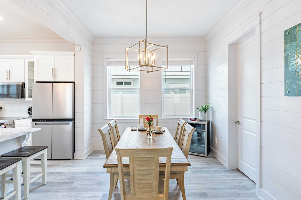 Modern 5bdr w/ Private Pool, 2 min Walk to the Beach! Montoute by Avantstay