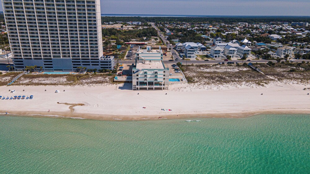 Coral Cove Beachfront Condo for 3 w/ Onsite Pool