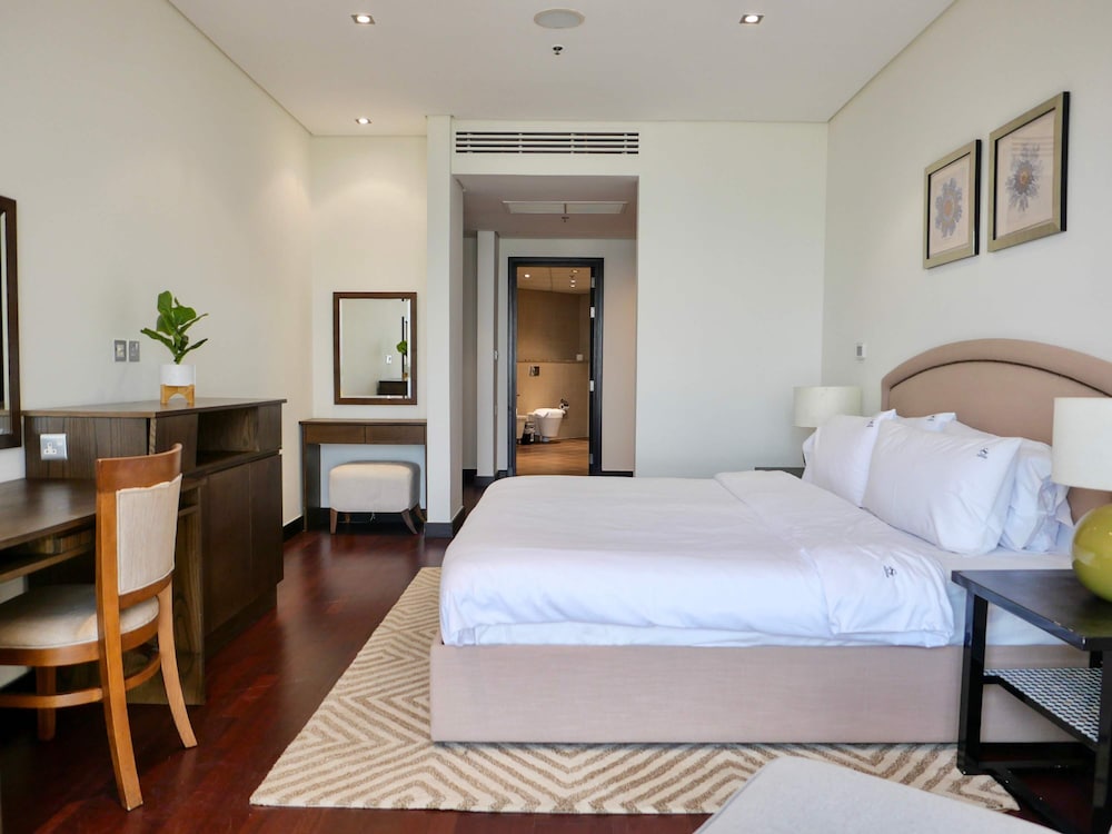 Oceanfront 2BR Apartment With Sea Views