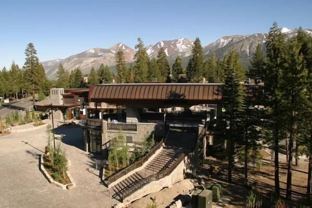 Village 2416 White Mountain Lodge
