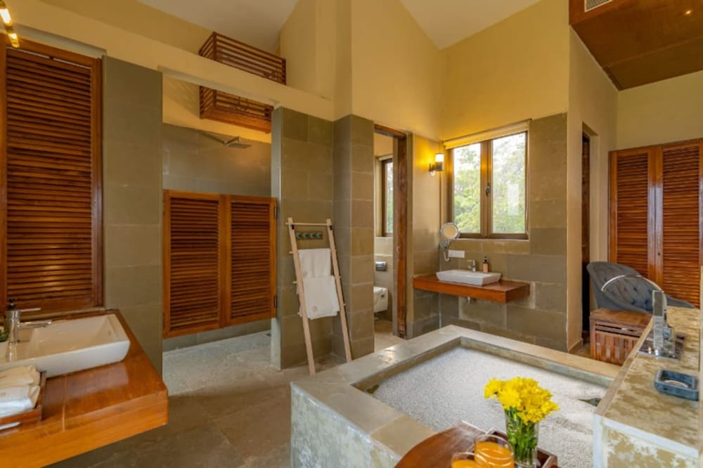 Cliffhouse by Hireavilla -5br w Pvt Pool in Saipem