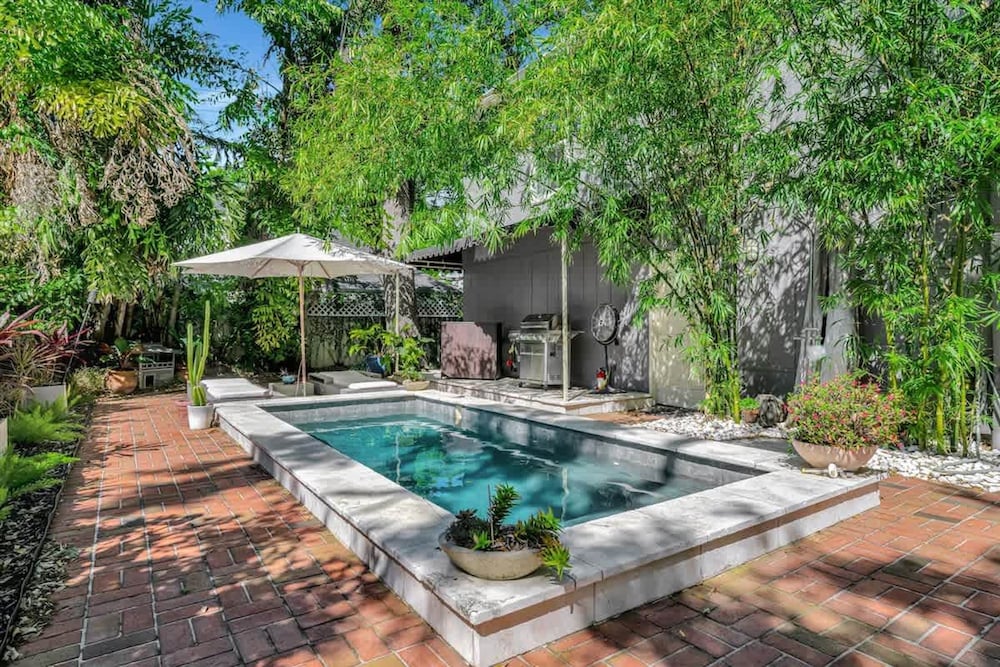 The Royale 2B 4B Luxury Garden Pool Yoga Room