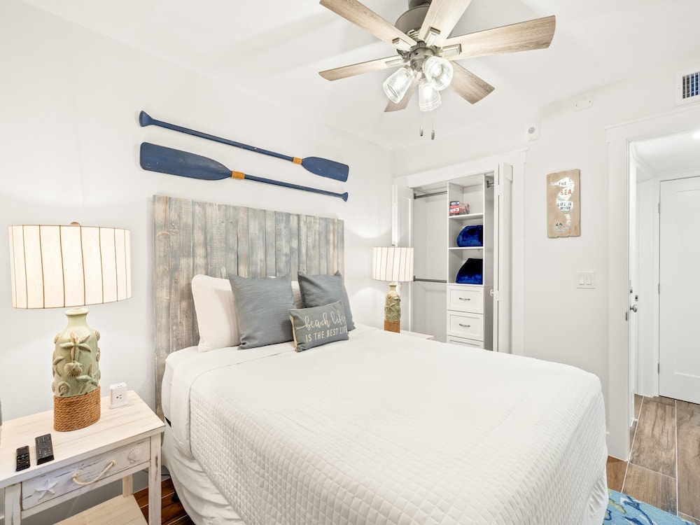 Seaside 3 by Distinctive Beach Rentals