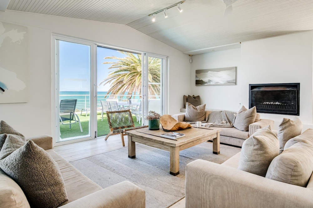 Camps Bay Villa w Views Pool Sapphire Tide Retreat