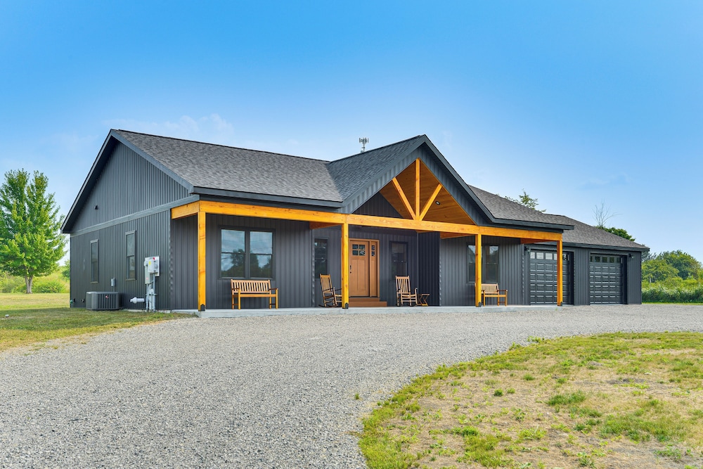 3 Mi to St Lawrence River: Spacious Ranch Home