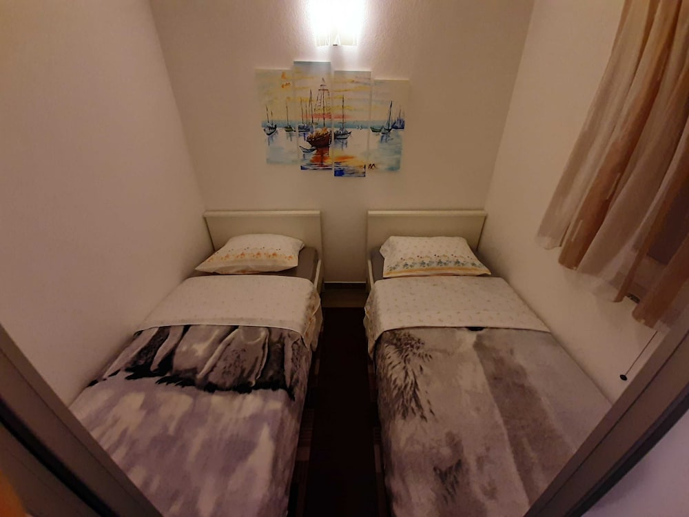 Cozy Apartments With Private Balcony Vinisce