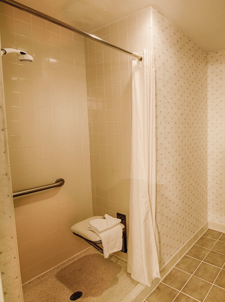 Fayetteville Vacations - Landmark Inn Fort Liberty - Property Image 10