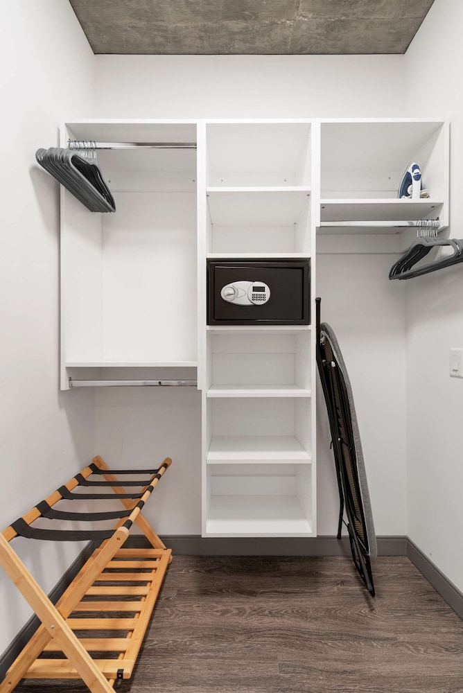 Cloud9 6 apt for 30ppl Fulton Market The Nouveau