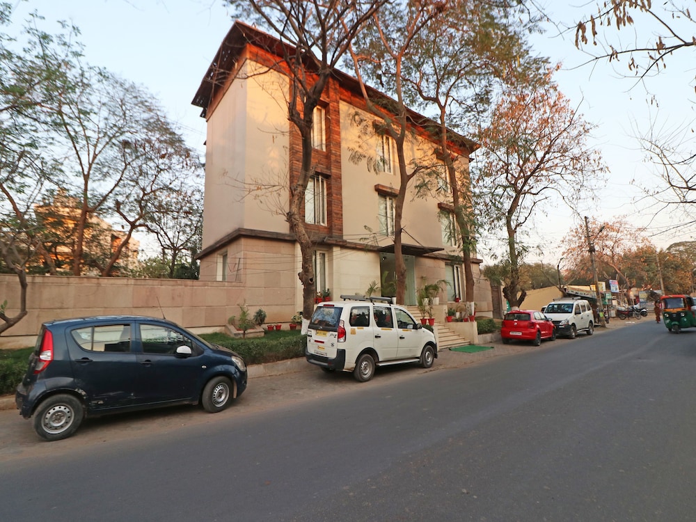 OYO 12346 Siris Inn