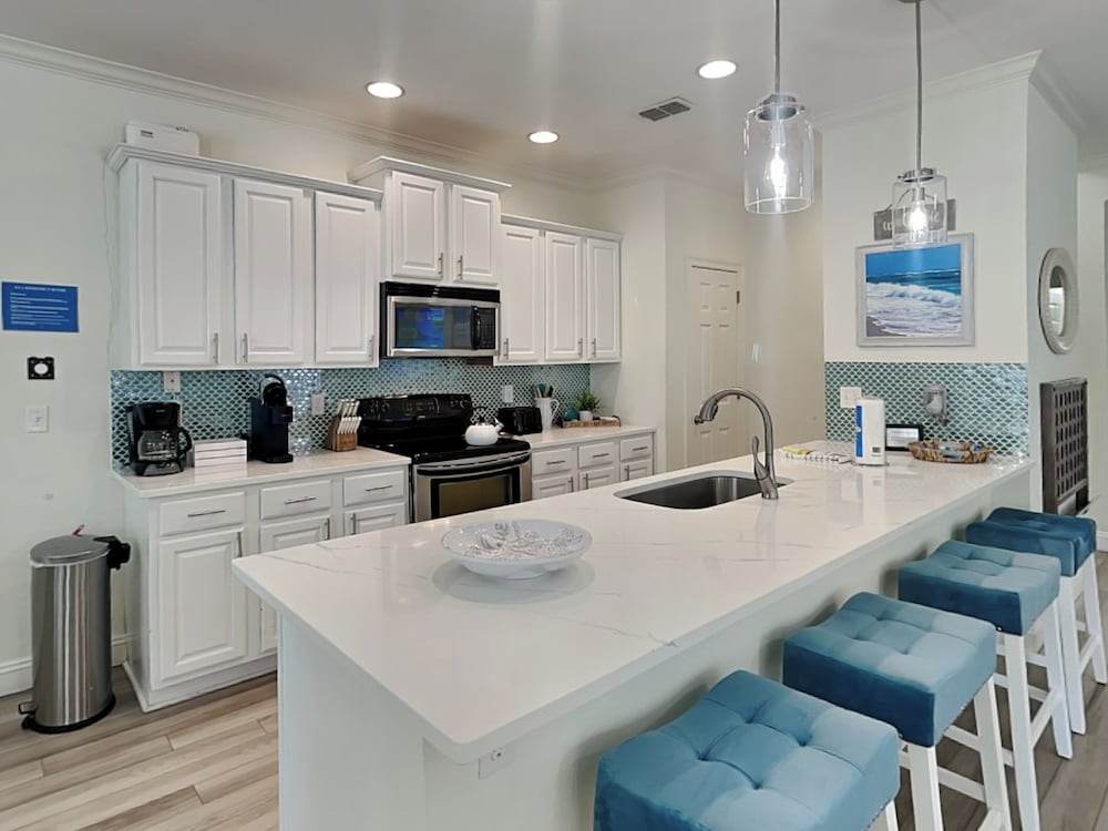Sunny Beach by Southern Vacation Rentals