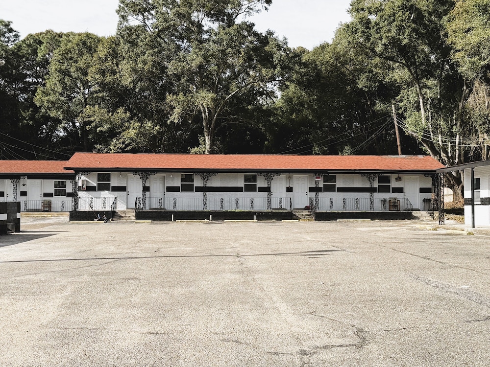 BEVERLY MOTEL