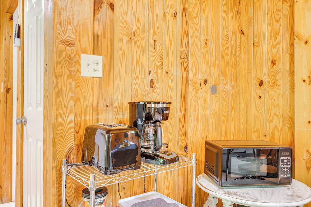 Serene Clarkson Cabin ~ 4 Mi to Nolin Lake Access! view 3