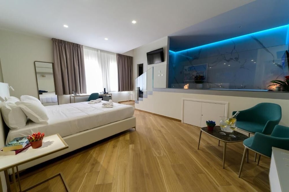 Maqueda Room & Suite