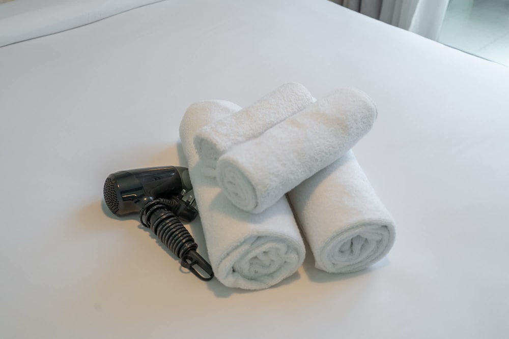Pleasing 1-bedroom for 4 in JVC for Relaxing Getaway