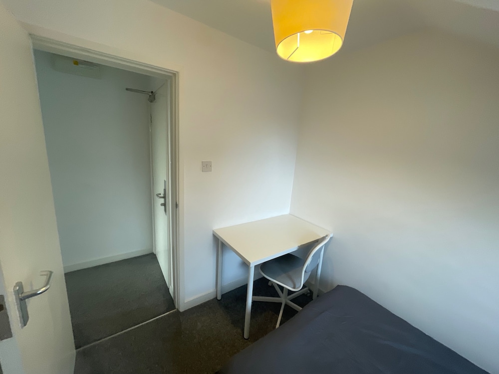 Stylish Two Bedroom Apartment in Leeds