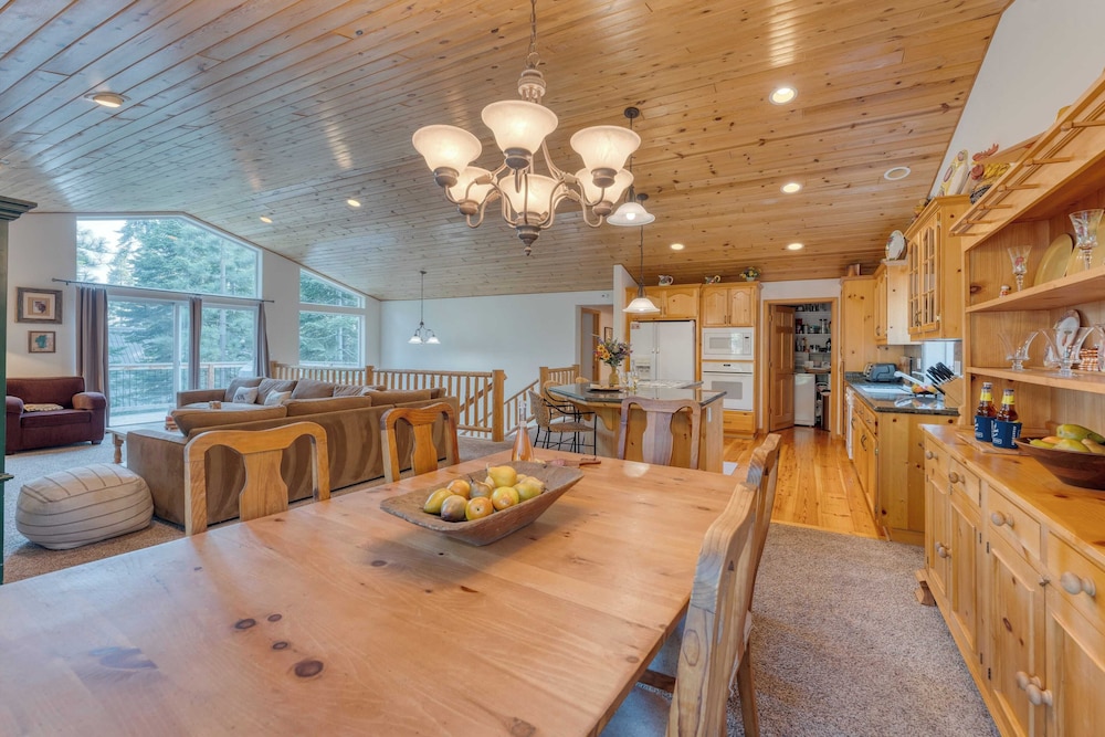 Tahoe Vista by Avantstay Central Location + Patio