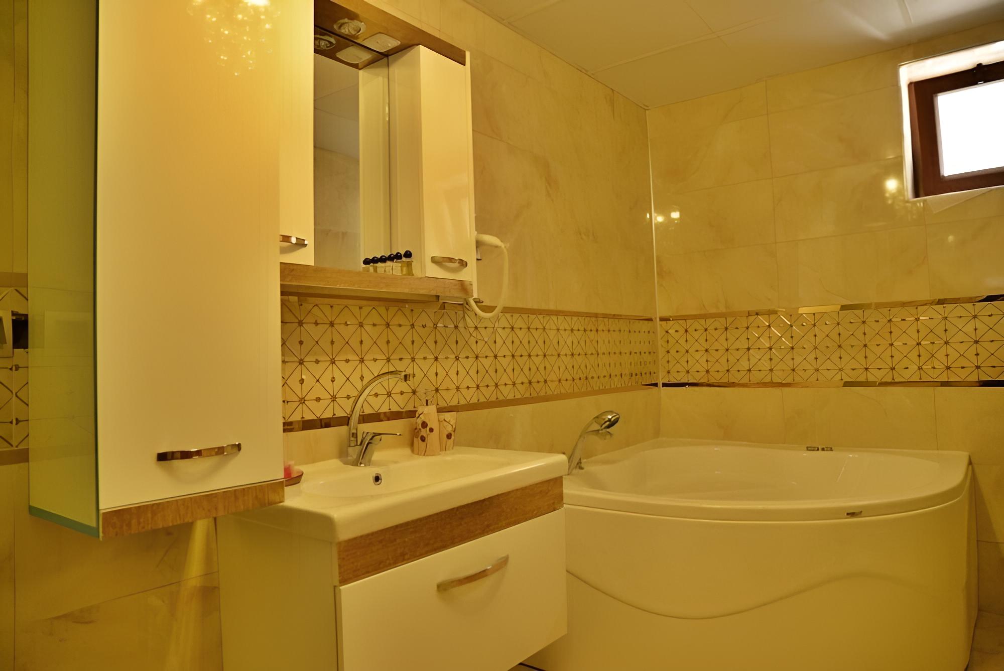Dedeli Deluxe Hotel