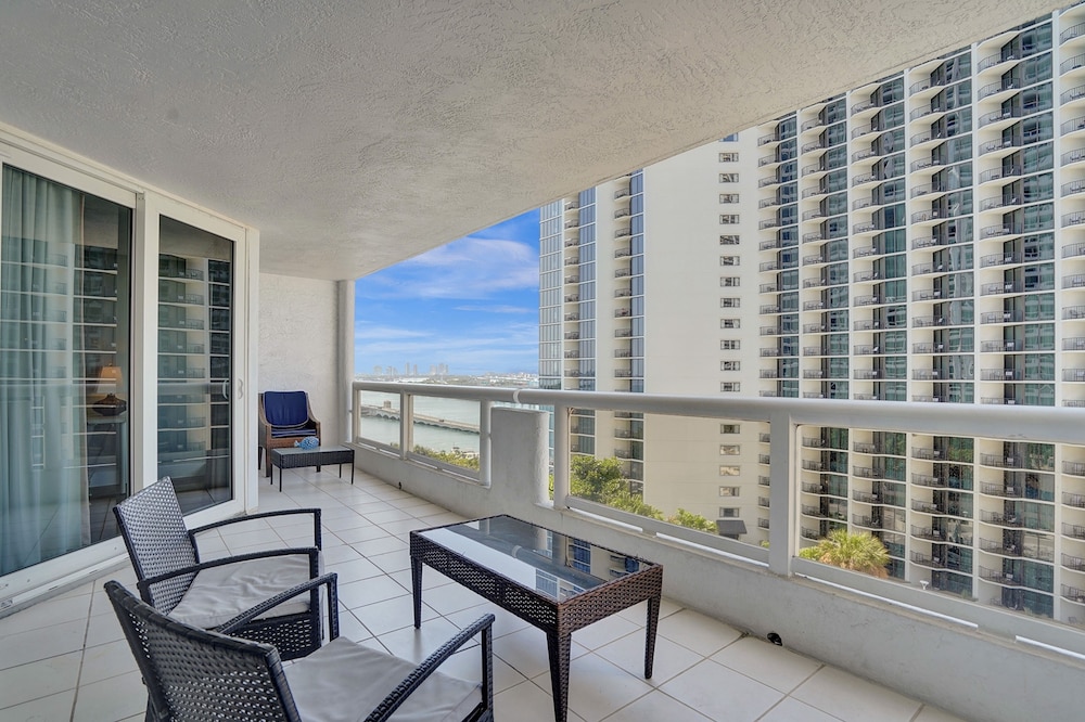 3 Bedroom Condo With Stunning Balcony View