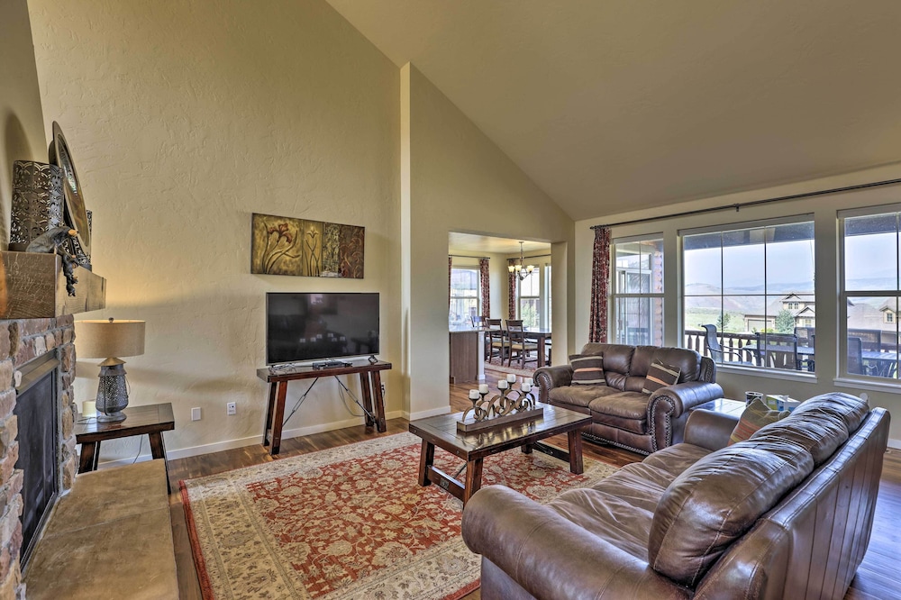 Deluxe Granby Ranch Hillside Home: Private Hot Tub