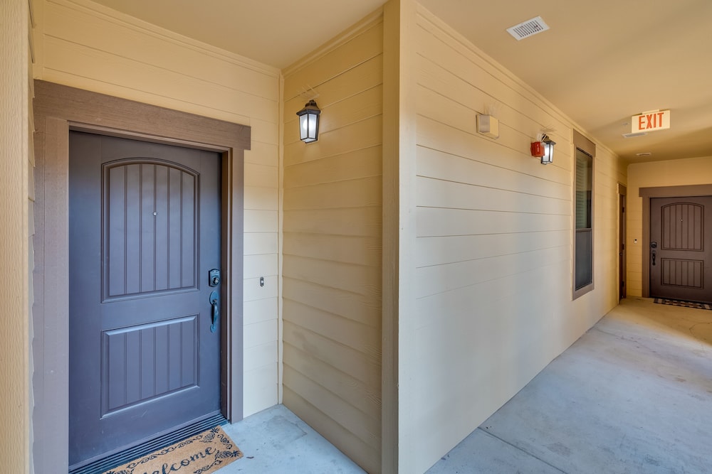 Jonestown Condo on Lake Travis w/ Community Pool! - Property Image 6