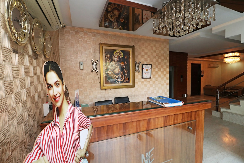Lobby & Reception