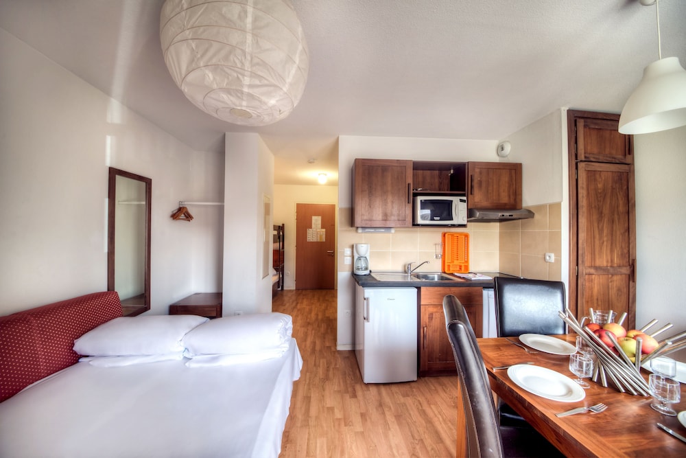 Lourdes Vacations - Zenitude Hotel - Residences L'Acacia Lourdes - Property Image 23