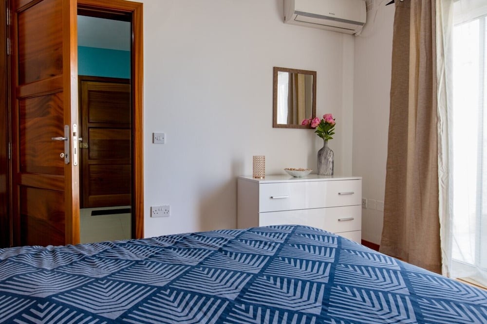 Luxury 3BR Apartment by the Sea, Prime Location photo 2