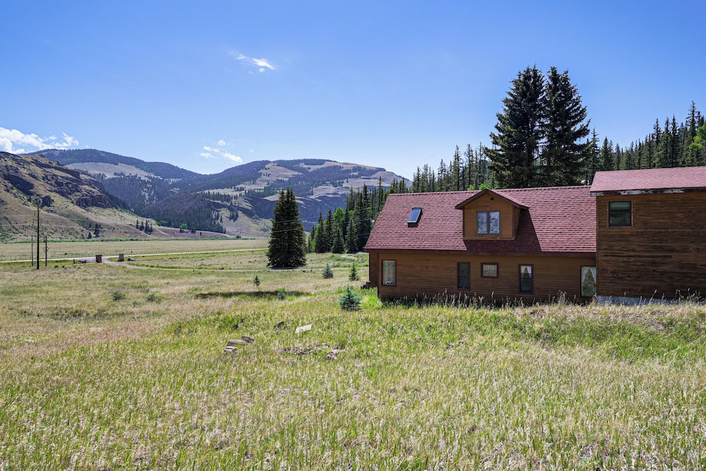 'wagon Wheel Hideaway' Near Fishing in Creede!