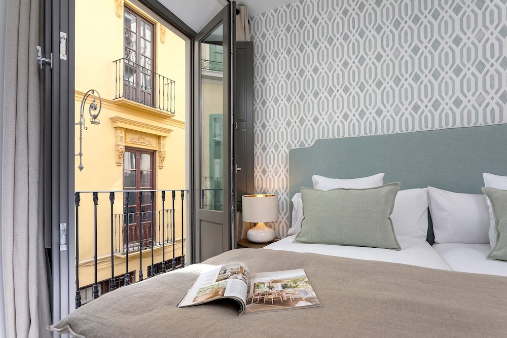 Exclusive 2-bedroom Near the Cathedral. San Matías I