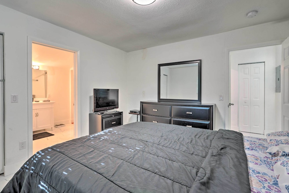 Pet-friendly Miami House ~ 8 Mi to Beaches!