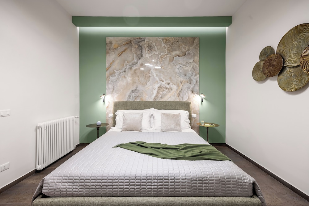 Casta Diva Fervore Apartments