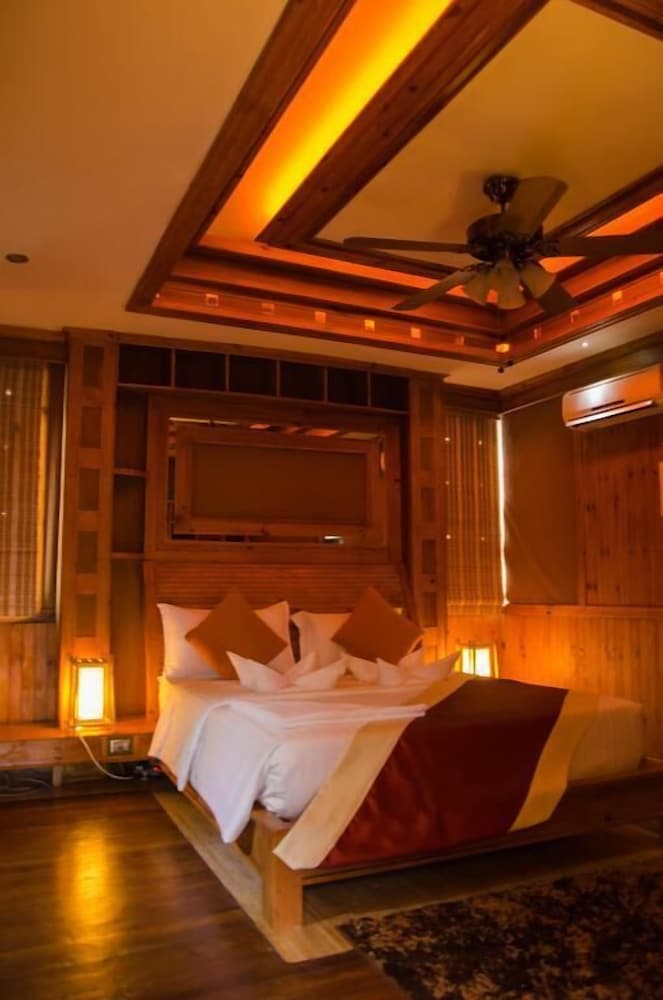 Eureka Serenity Athiri Inn