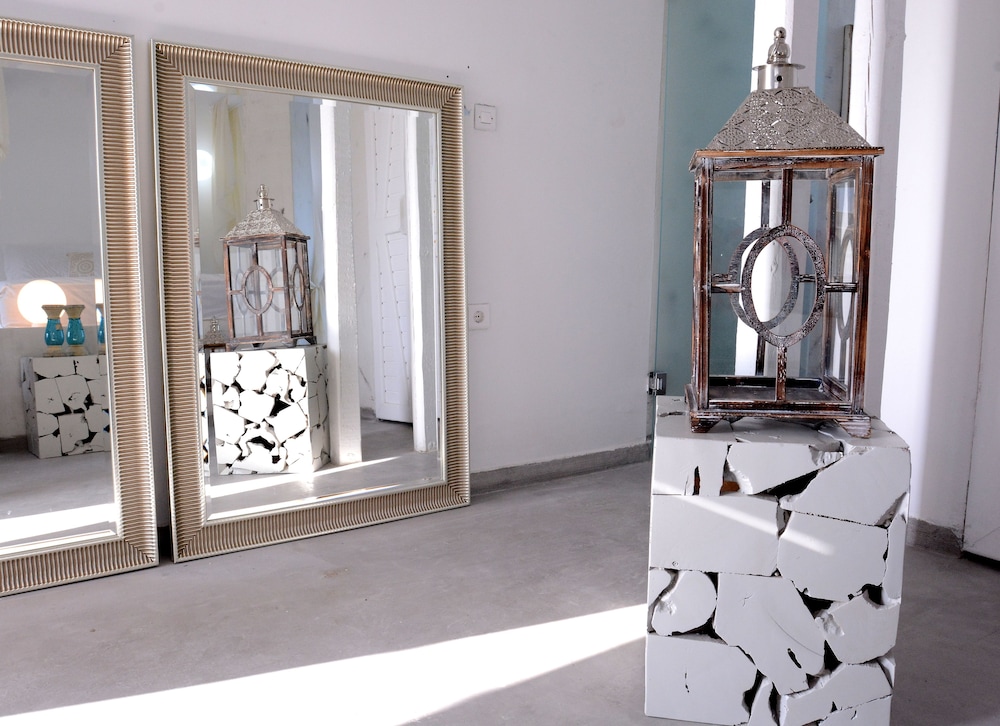 Kouros Home Hotel
