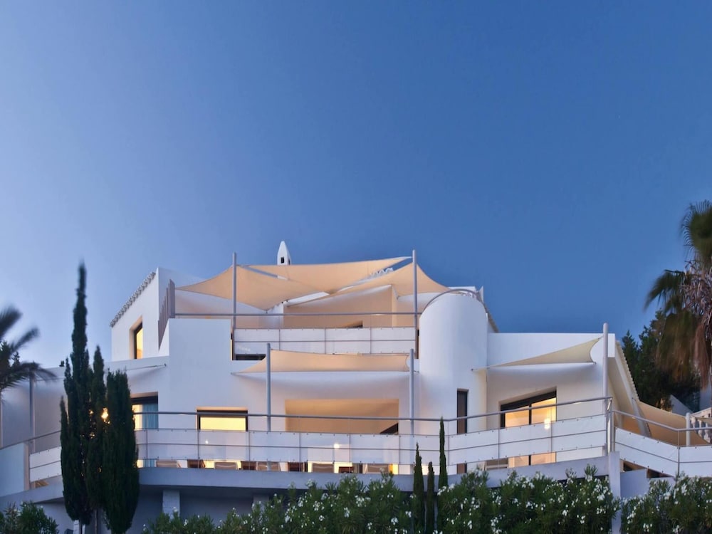 Holiday Home With Private Jacuzzi