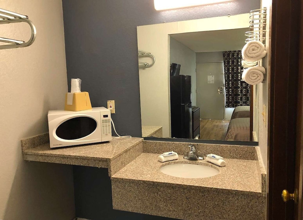 Americas Best Value Inn Garland Dallas - Property Image 9